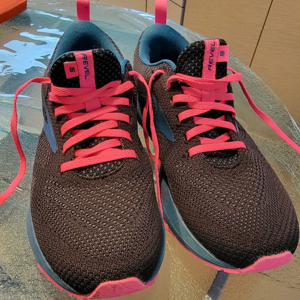 Brooks Revel 5, womens 9 SO comfy